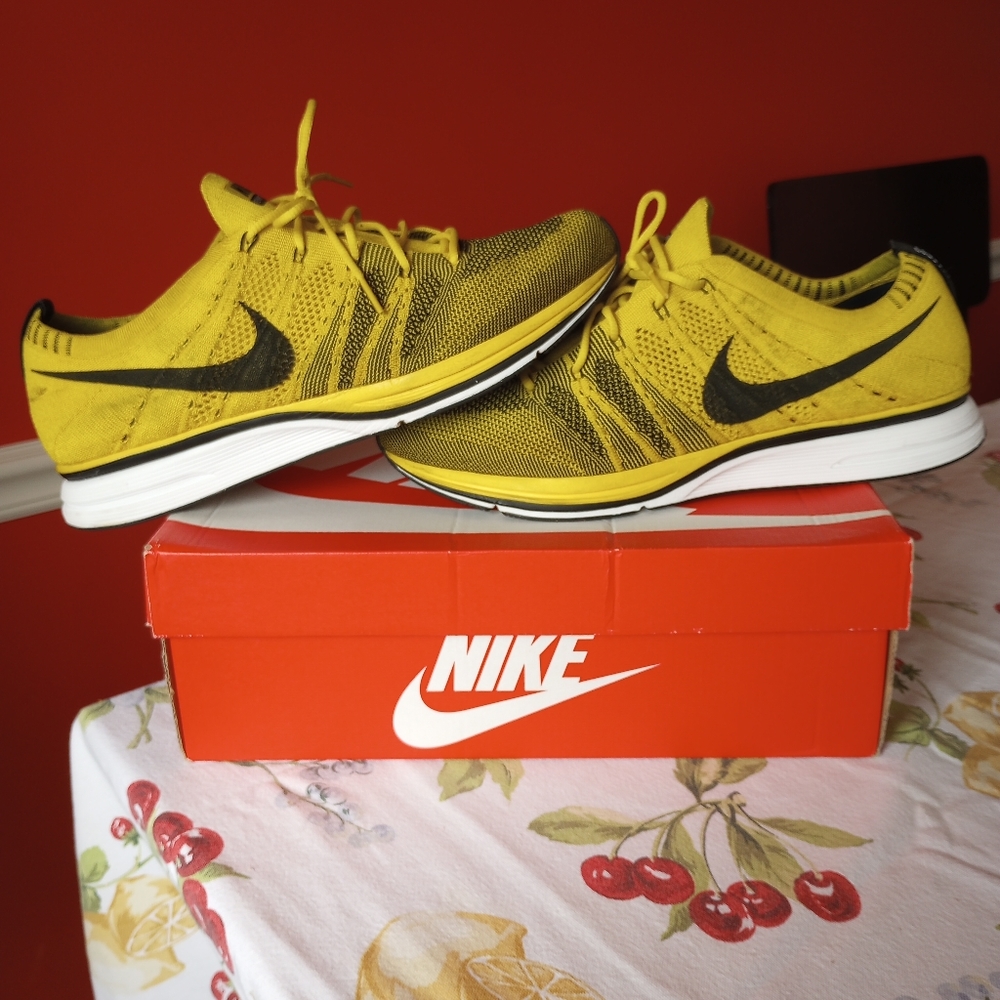 Nike Flyknit Trainer Yellow Bright Citron AH8396700 Men's Size 11.5